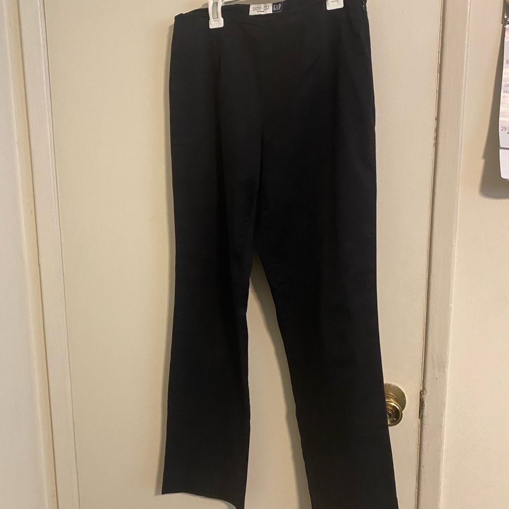 Gap side zip stretchy pants. Size 4, black.